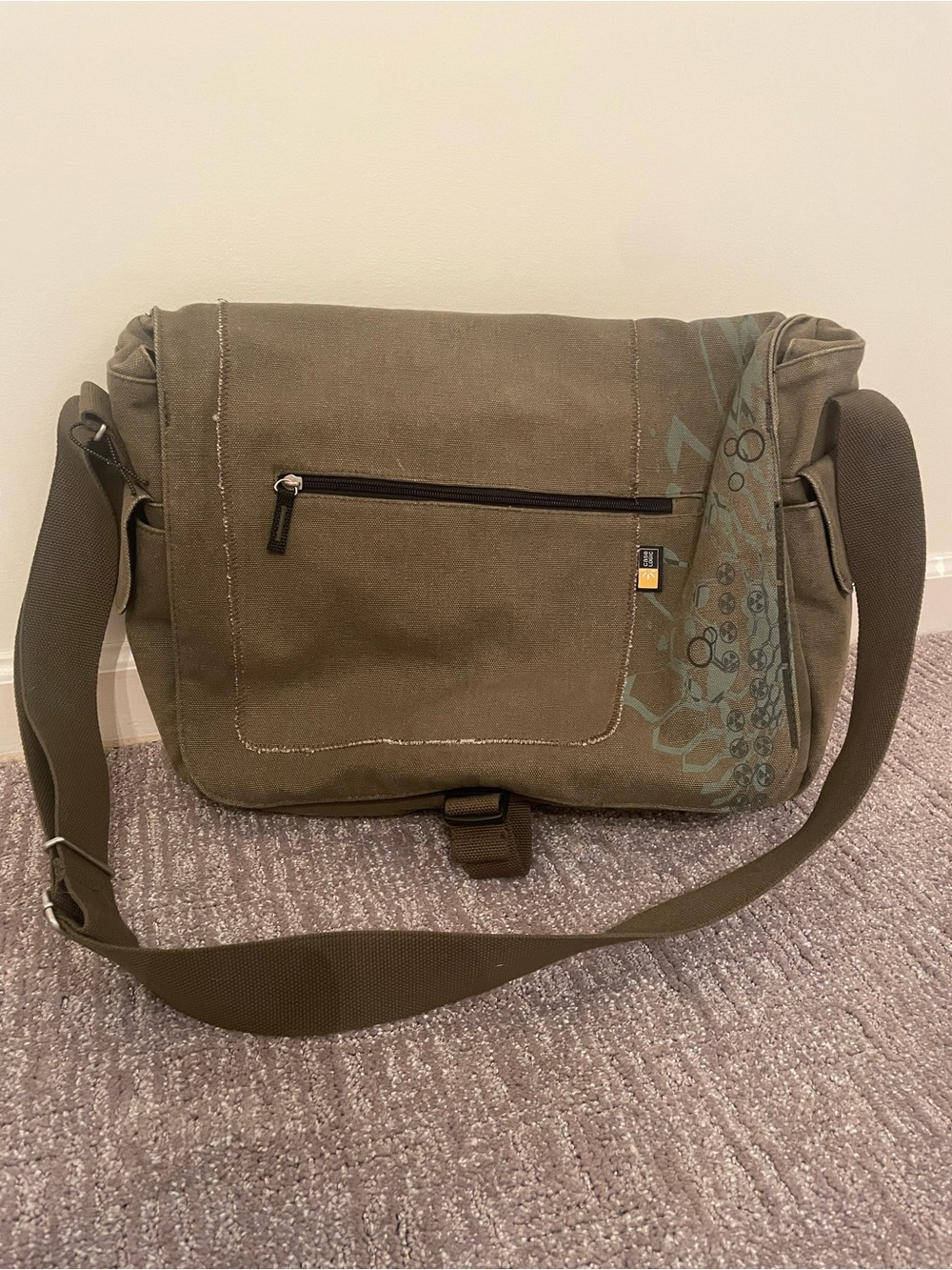 Case Logic - Olive Green Canvas Messenger Bag